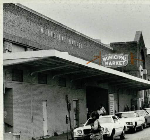 MUNICIPAL MARKET MONUMENT TEE - BLACK